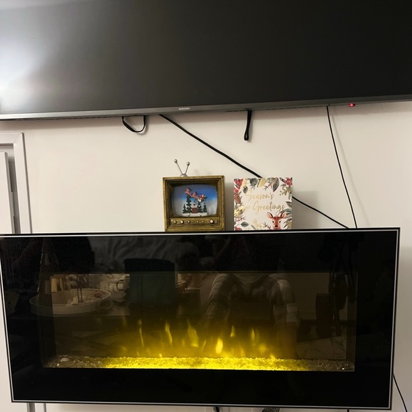 Dimplex plug-in electric fireplace! Heat is optional - Picture 2 of 3